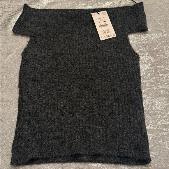 Zara Tops - Zara Gray Ribbed Knit Top
